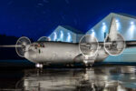 C-130J-30 Super Hércules en plataforma nocturna, el modelo del programa C-130J México