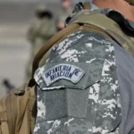 Parche de Infantería de Aviación de la FACH durante entrenamiento de combate urbano OTAN en Salitre 2026