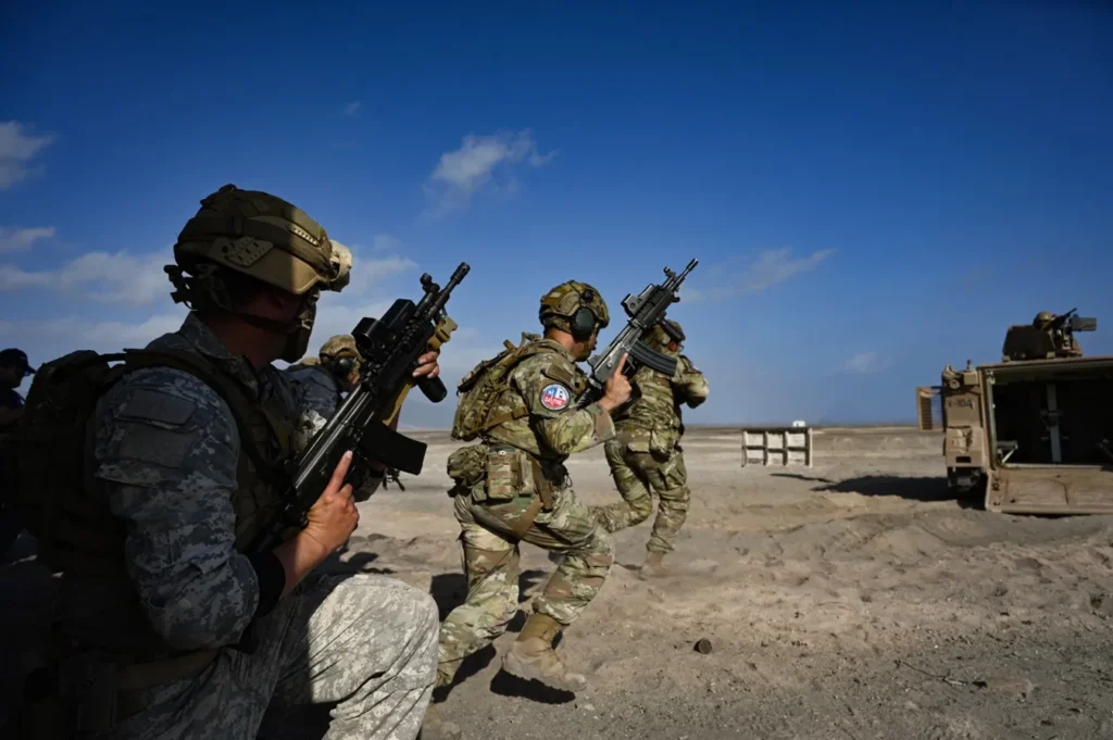 Infantes de FACH y USAF avanzan durante ejercicio de combate urbano OTAN en Salitre 2026