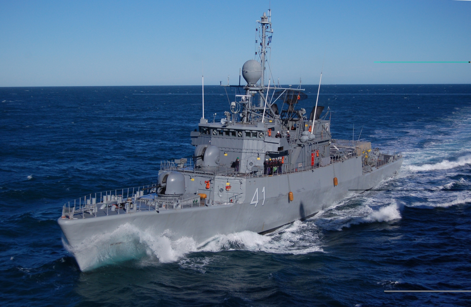 Corbeta ARA Espora P-41 clase MEKO 140 de la Armada Argentina navegando en el Mar Argentino