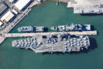 El portaaviones USS Theodore Roosevelt junto al buque anfibio peruano BAP Pisco en Pearl Harbor durante RIMPAC 2026