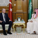 Recep Tayyip Erdogan y Mohammed bin Salman durante una reunión bilateral en Arabia Saudí