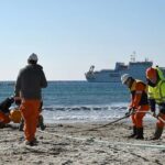 Buque tanque navegando frente a la costa de Perth, cerca de una zona de cables submarinos