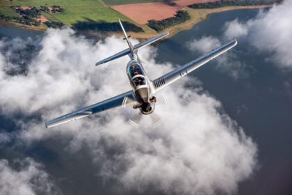 Avión de ataque ligero A-29 Super Tucano de Embraer en vuelo