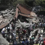 Rescate en escombros tras terremoto 7,4 en Colombia