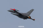 F-16BM M-1004 de la Fuerza Aérea Argentina sobre Buenos Aires en el Día de la Fuerza Aérea, secreto militar F-16 sobre exportación de material.