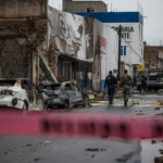 Daños tras la explosión de un coche bomba frente a una comandancia de policía en Zacatecas, México