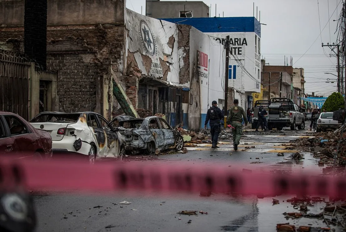 Daños tras la explosión de un coche bomba frente a una comandancia de policía en Zacatecas, México