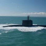 Submarino de diseño TKMS de la familia Tipo 209 navegando en superficie a alta velocidad en mar abierto. Foto: TKMS