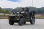 Blindado 4x4 Oshkosh M-ATV del Ejército de EE.UU. con camuflaje boscoso y ametralladora en torreta. Foto: Ejército de EE.UU.