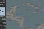 Mapa de seguimiento ADS-B del Hércules FAC1005 de Colombia saliendo de El Salvador sobre Honduras hacia el Caribe