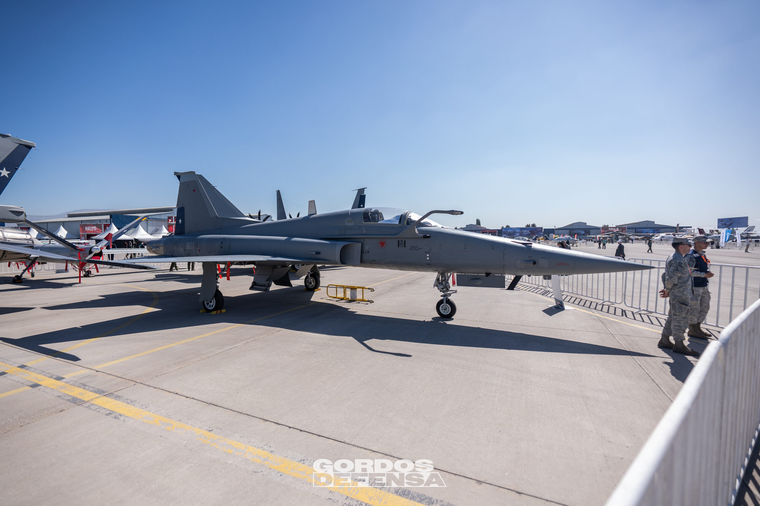 F-5E Tigre III de la Fuerza Aérea de Chile en exhibición estática en FIDAE, presupuesto de defensa de Chile 2027